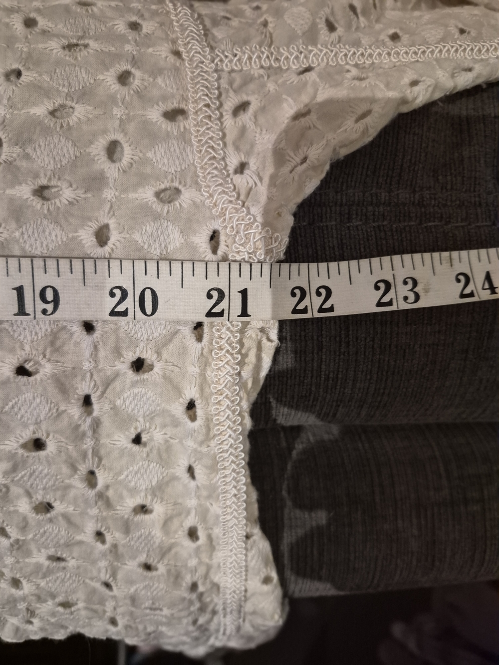 Zara Cream Eyelet V-Neck Sweater - Picture 5 of 7